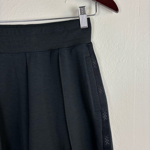 Rhone DreamGlow Wide Leg Trousers Women’s Sz XS Gray/Black Solid Pintuck Pants - Picture 6 of 9